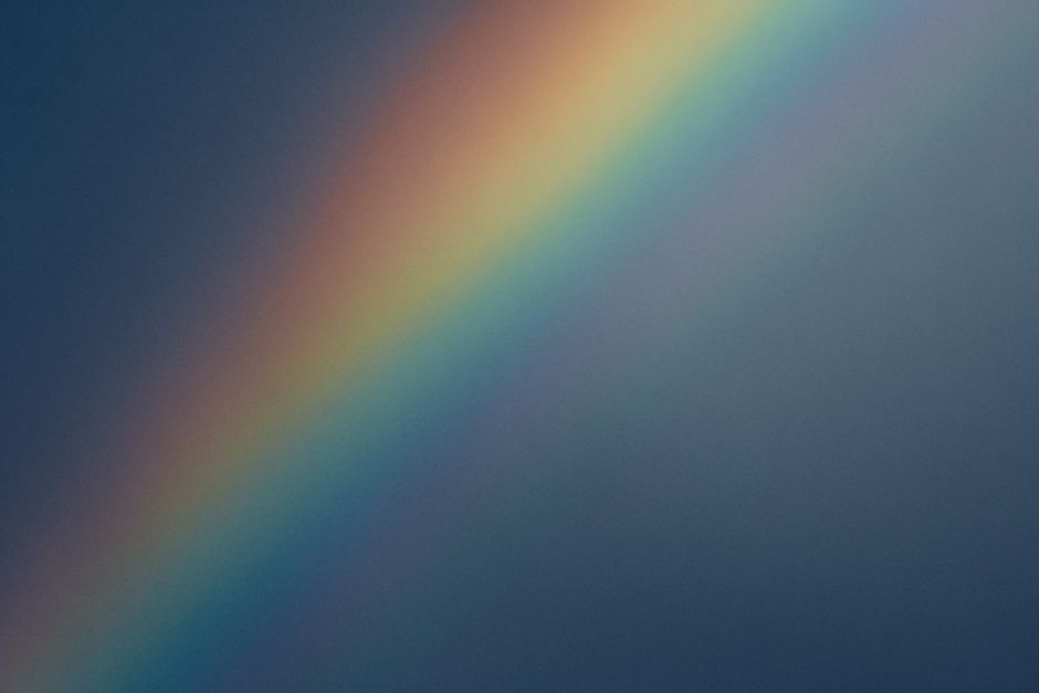 Glas-in-lood effect door regenboog kleurfolie.