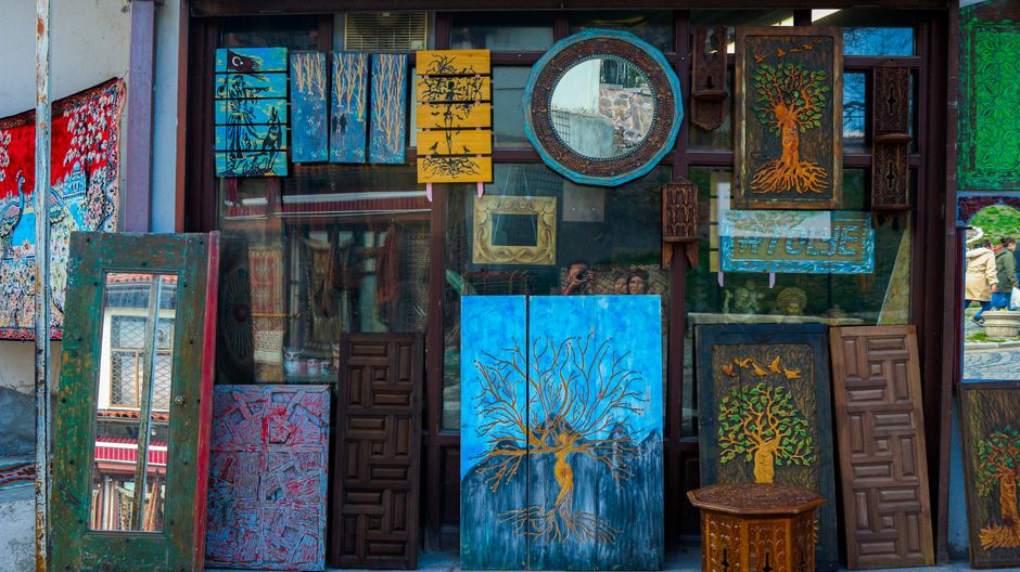 Duurzaam kunstwerk gemaakt van oude kranten. Duurzaam kunstwerk gemaakt van oude kranten.