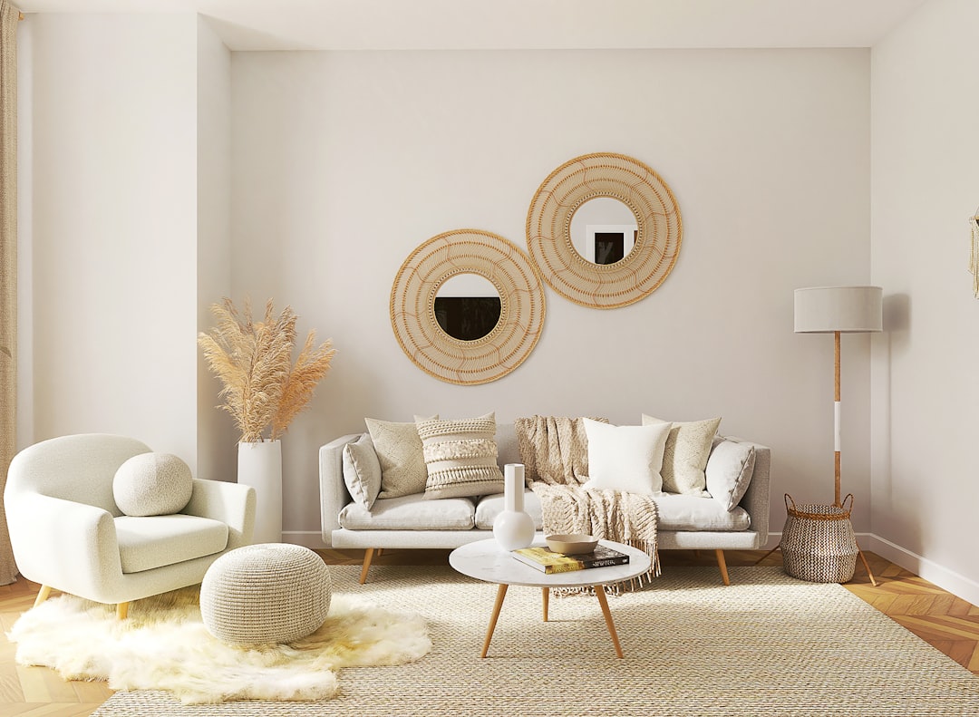 Zachte pastelkleuren in herfstinterieur met planten. Zachte pastelkleuren in herfstinterieur met planten.